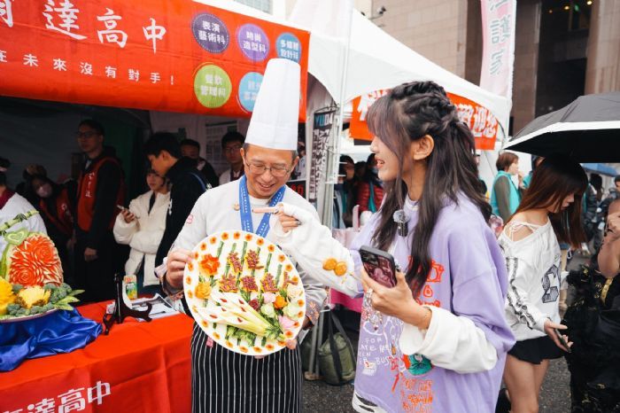 臺北市高中職升學進路博覽會，熱情開展，學生家長共襄盛舉