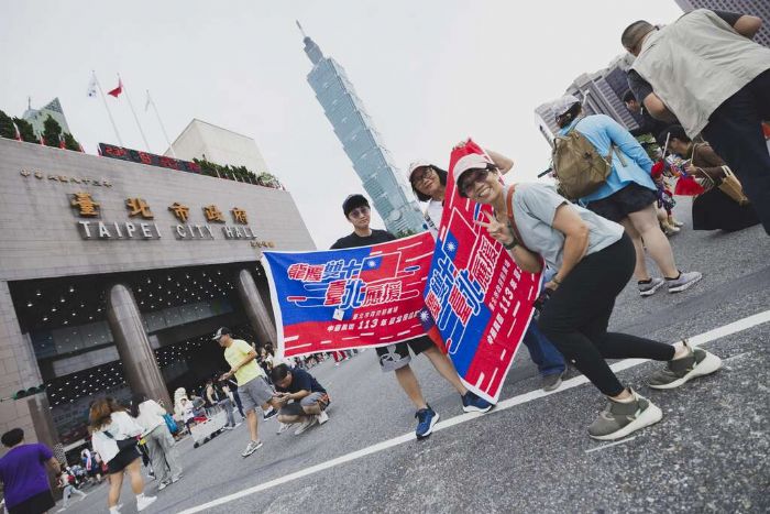 「龍慶雙十 臺北應援」 中華民國 113年國慶升旗暨慶祝活動 蔣萬安市長領跑 壯寶&熊讚雙寶出擊帶領暖身操 味全龍啦啦隊活力應援 臺北城市健康起跑! 「龍慶雙十 臺北應援」 中華民國 113年國慶升旗暨慶祝活動 蔣萬安市長領跑 壯寶&熊讚雙寶出擊帶領暖身操 味全龍啦啦隊活力應援 臺北城市健康起跑!
