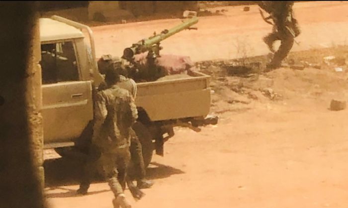 蘇丹衝突最少56死 兩軍拒談判 住宅區驚見戰機裝甲車 蘇丹衝突最少56死 兩軍拒談判 住宅區驚見戰機裝甲車