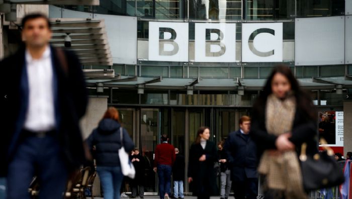 BBC主席夏普辭職 助前首相約翰遜獲80萬英鎊貸款爆爭議 BBC主席夏普辭職 助前首相約翰遜獲80萬英鎊貸款爆爭議