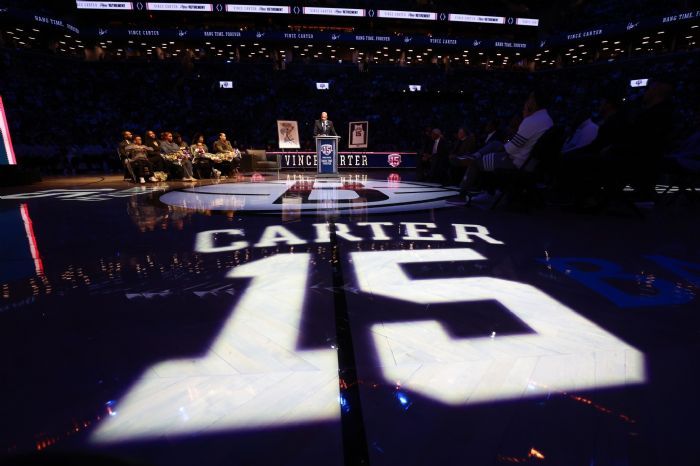 Vince Carter的15號球衣榮耀高掛籃網主場