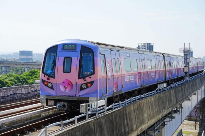 快樂桃子號主題列車 | 快來搭乘,與桃園一起點亮新春燈會! 快樂桃子號主題列車 | 快來搭乘,與桃園一起點亮新春燈會!