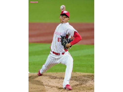 最年輕投手對決  味全龍曹祐齊勝出