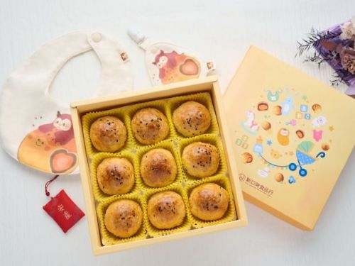 一生必吃的新口味蛋黃酥 首度推出「彌月禮盒」！ 攜手《喜福》嬰幼兒精品 傳遞新生祝福