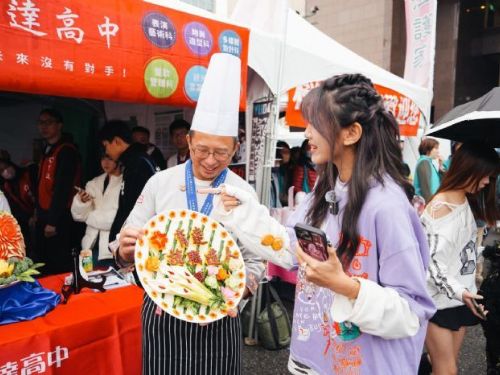 臺北市高中職升學進路博覽會，熱情開展，學生家長共襄盛舉