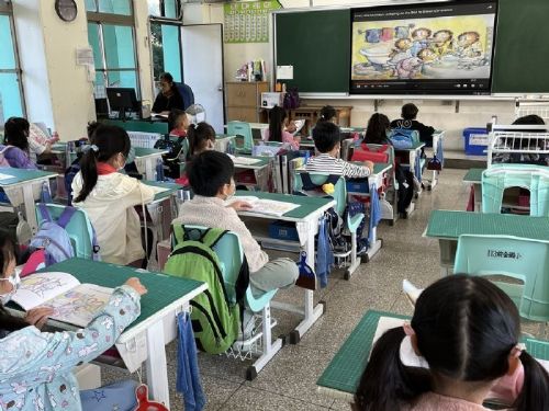 教育部推動雙語生活化校園計畫，打造師生共學的英語生活環境