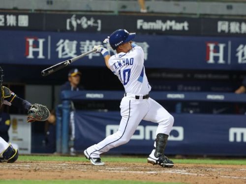 悍將主場戰中信：球場上的溫暖相伴