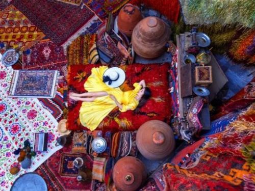 揭曉Pantone年度代表色總是讓人滿心期待，因為它不僅是一種色彩，更是一種全球文化和情感的體現