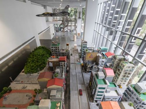 張立人的「戰鬥之城．終」：藝術中的自我追尋