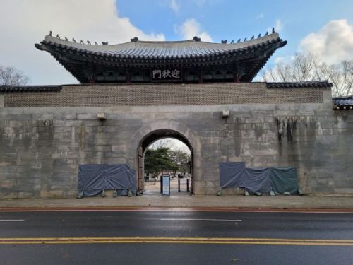 韓國首爾景福宮外牆遭塗鴉　警方追緝涉案人士