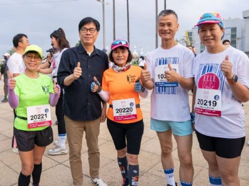 風格路跑高雄站鳴槍起跑 陳其邁祝跑出健康，享受高雄美景及人情味