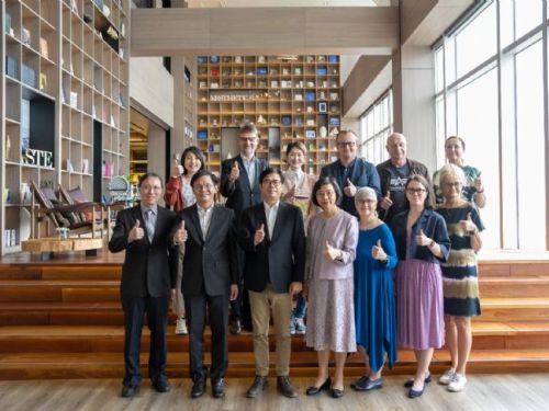 七國圖書館外賓參訪高市圖總館 陳其邁邀享南臺灣熱情及風景