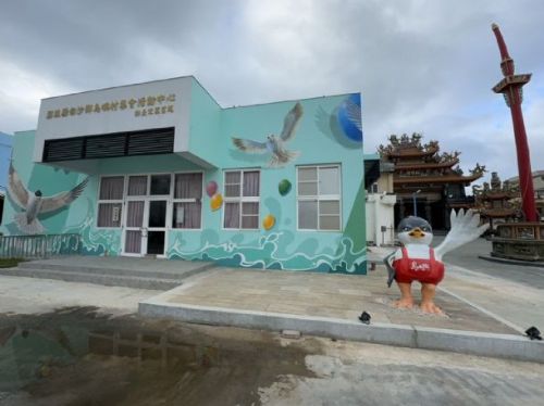鳥嶼打卡新景點-集會中心牆面、西側堤防彩繪及互動FRP