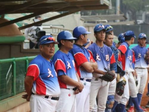 教頭黃文生：基層棒球執教35年 熱情不減