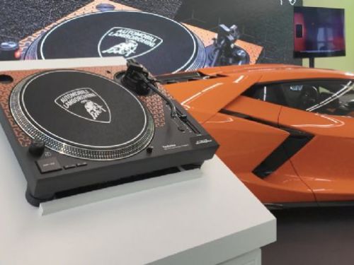 Technics與Lamborghini聯名推出SL-1200M7B黑膠唱盤