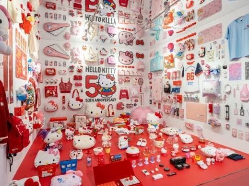 鐵粉都衝了！《HELLO KITTY 50週年特展》7大展區一次看 拍爆貫穿兩樓的「超巨型HELLO KITTY」