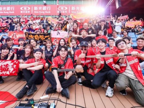 週末球場音樂派對：夏日野球與狂歡音樂