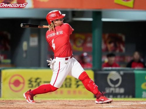 味全龍隊揮軍南下與統一獅隊交手