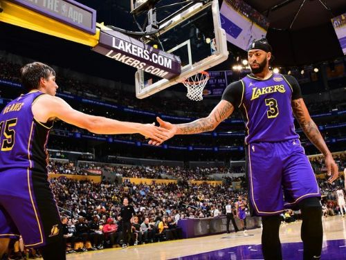 湖人驚險逆轉太陽 Anthony Davis領軍締造連勝佳績