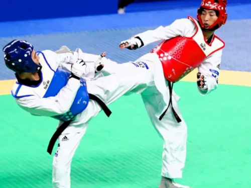 台灣「新戰神」徐晧佑在成都世大運跆拳道比賽奪得銅牌！