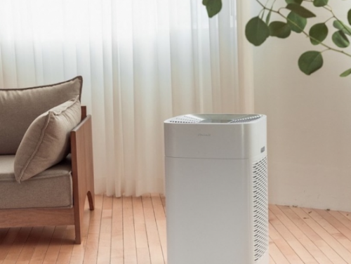 梅雨季節，抽濕機和風扇成為乾衣乾鞋的好幫手