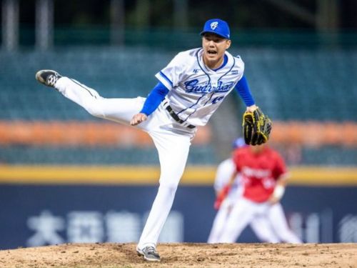 2020年，洪一中再度於台鋼擴編選秀中挑走郭俊麟，延續兩人的前緣