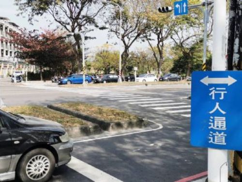 3月31日起汽車行經行人穿越道未停讓行人，加重罰鍰至3,600元