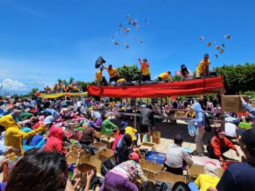 三年一科迎王平安祭典：琉球王船進水典禮熱鬧登場