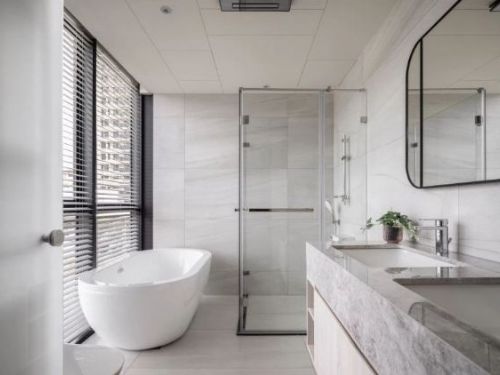 比較浴室天花板材質：矽酸鈣板 vs PVC塑膠板