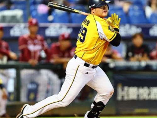 中信兄弟在臺中洲際主場擊敗樂天桃猿