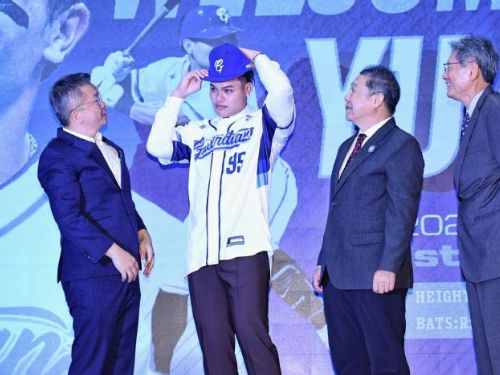 富邦悍將歡迎張育成：加盟記者會盛大舉行