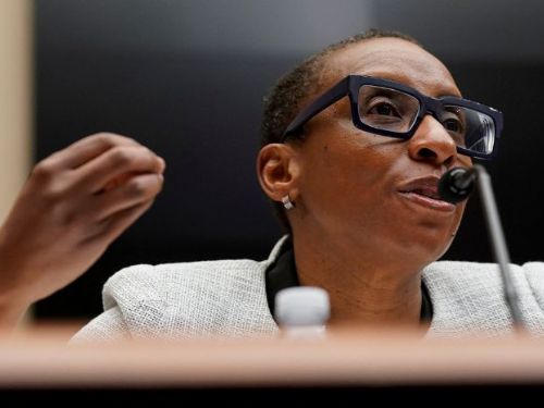 哈佛校長卷入反猶風波，受到數百名教職員全力支持