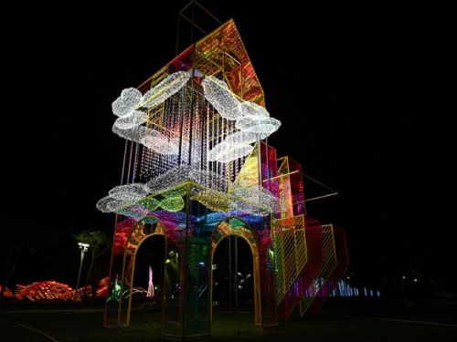 「2024屏東燈節」三大燈區絢麗登場 藝術表演、市集、復古造型提燈陪民眾暖心過年