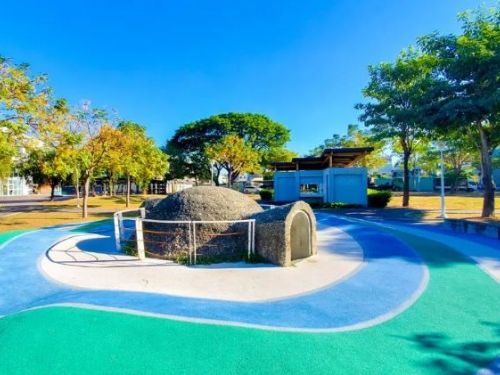 高雄彌陀公園內兩座日治時期防空洞  成為捉迷藏場地與歷史見證