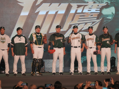 台鋼雄鷹霸氣成軍備戰一軍賽季 洪總盼獲球迷認同