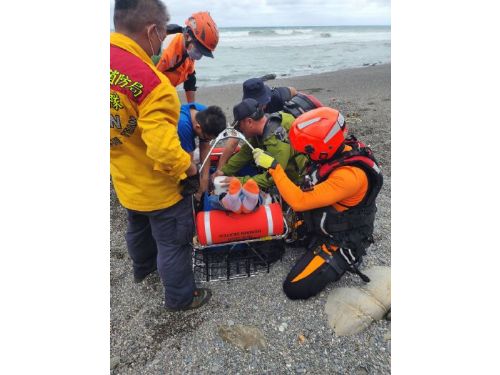 本局於今26日11時38分受理旭海安檢所轉報於牡丹鄉阿朗壹古道約2k處急病救護