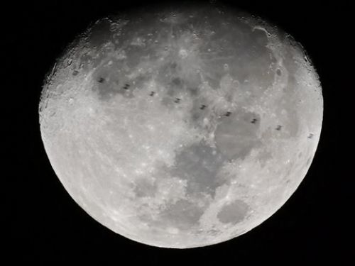 國際太空站週日傍晚凌月奇觀 將於台灣部分地區可見