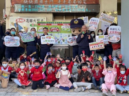 萌童進攻向交通波麗士拜年  寓教於樂 交通小尖兵正式成軍