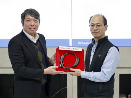 明志科技大學受惠，系統電子破天荒捐贈智慧頭戴裝置