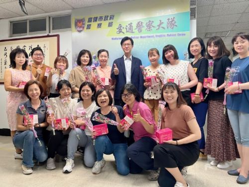 高市警交通警察大隊送上母親節的溫馨祝福