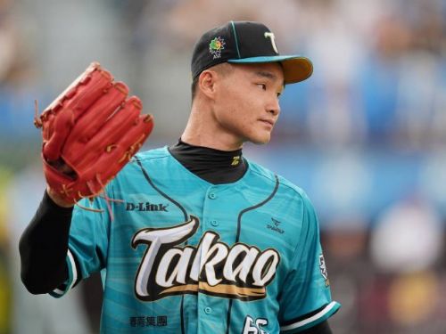 台鋼雄鷹在樂天桃園棒球場大勝Rakuten Monkeys