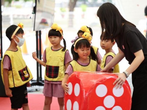 夢幻書車啟程！交通安全融入童心