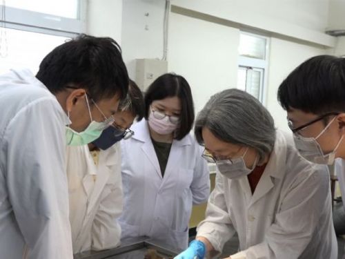 以生命之師為鑑：何宛怡教授在醫學教育中的深耕與堅守