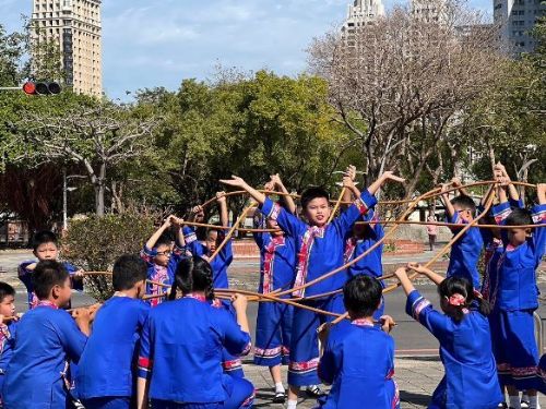 「客家祈福領紅包食粄仔」：龍年行好運