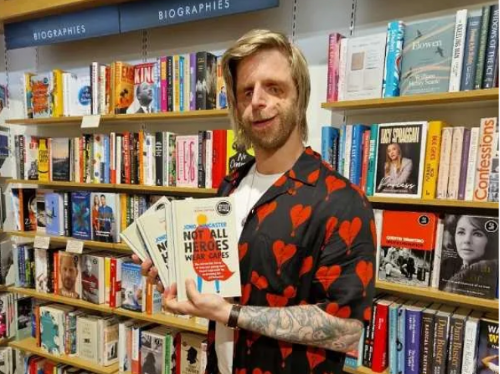 罕見疾病造成外貌不同，英男子被遺棄36小時後尋親卻遭拒：20年後悲傷結局