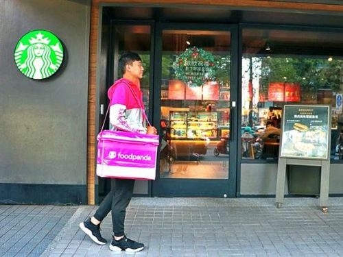 foodpanda在2月份提供多項優惠碼，千萬別錯過，包括pandapro新戶可享受5折優惠，以及星巴克年味新品，第2杯半價優惠
