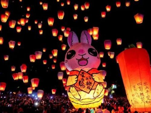 2024平溪天燈節分兩場！首度出現「雙龍搶珠」，地點日期及交通接駁車資訊一次看