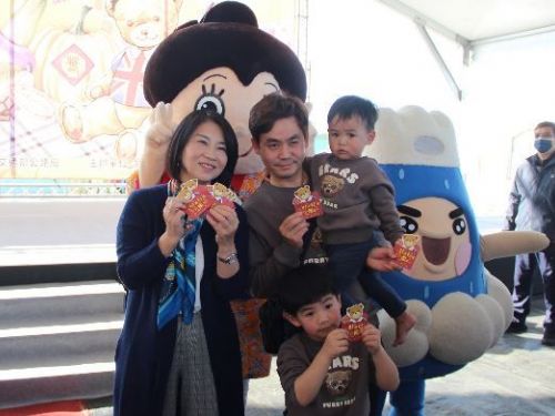 屏東熱帶農業博覽會突破百萬人次！小米縣長初四拜年送新春紅包