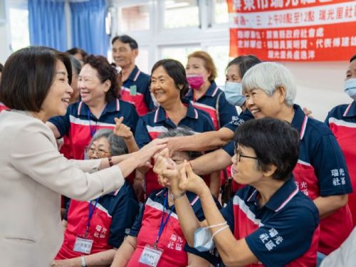 屏東市瑞光里社區照顧關懷據點揭牌：熱情活力歡迎長者參與
