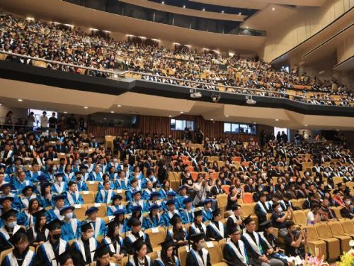 出席中山大學畢業典禮 陳其邁勉無止盡跨領域學習、永保熱情謙虛